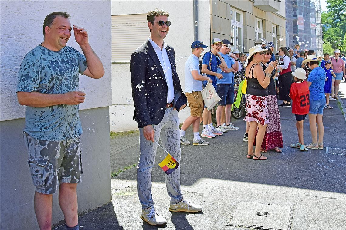 Bei dem warmen Wetter trocknen die Klamotten wieder schnell. Feier zu 60 Jahre S...