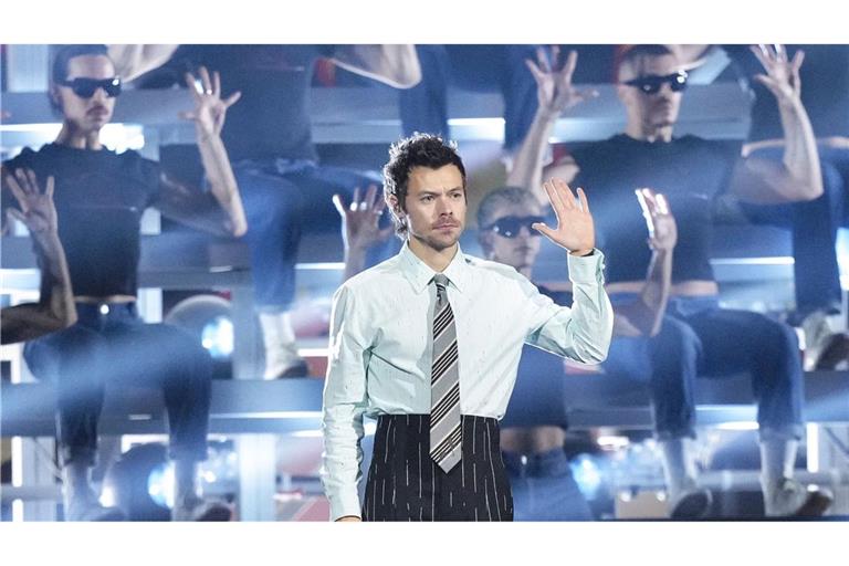 Bei den Brit Awards lieferte Harry Styles zu seiner Single "Aperture" einen spektakulären Auftritt.