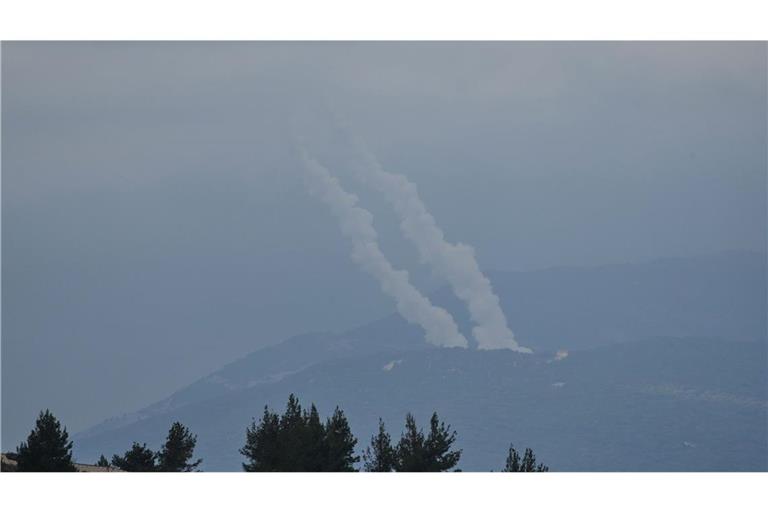 Bei den jüngsten israelischen Angriffen auf Stellungen der proiranischen Hisbollah-Miliz im Libanon sind nach libanesischen Behördenangaben 72 Menschen getötet worden. (Symbolbild)