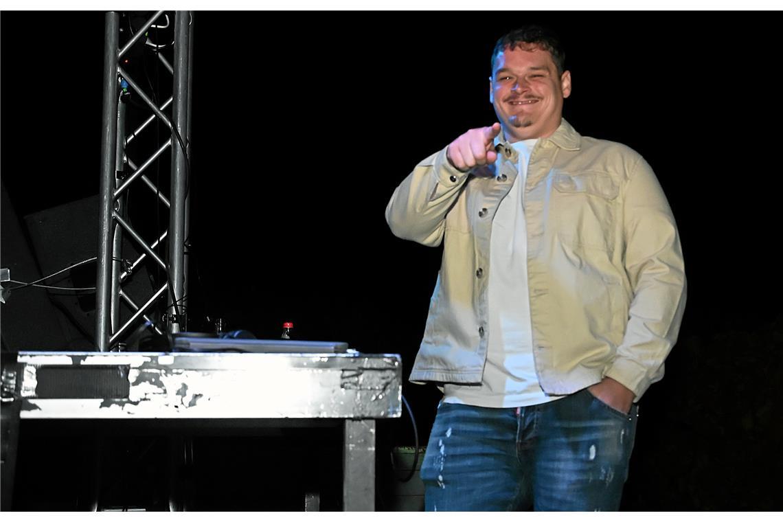 Bei den Jungwinzern Marco Holzwarth wird zur Musik von DJ NW so richtig abgetanz...