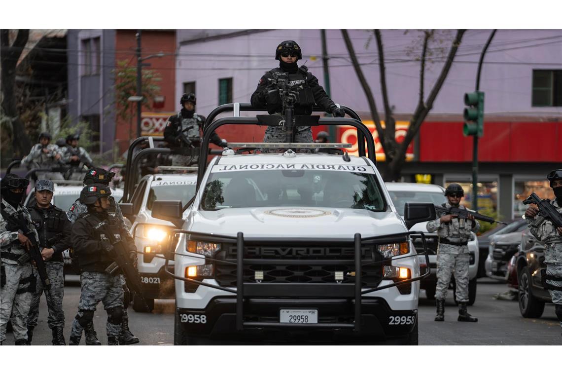 Bei den Kämpfen kommen mehr als 70 Menschen ums Leben, darunter 25 Soldaten der Nationalgarde.