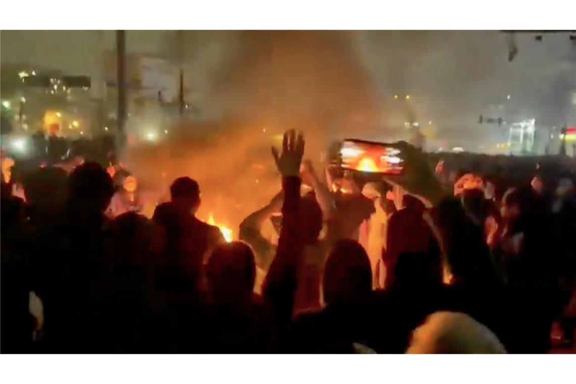 Trump erhöht Druck auf den Iran - Zahl der Toten steigt