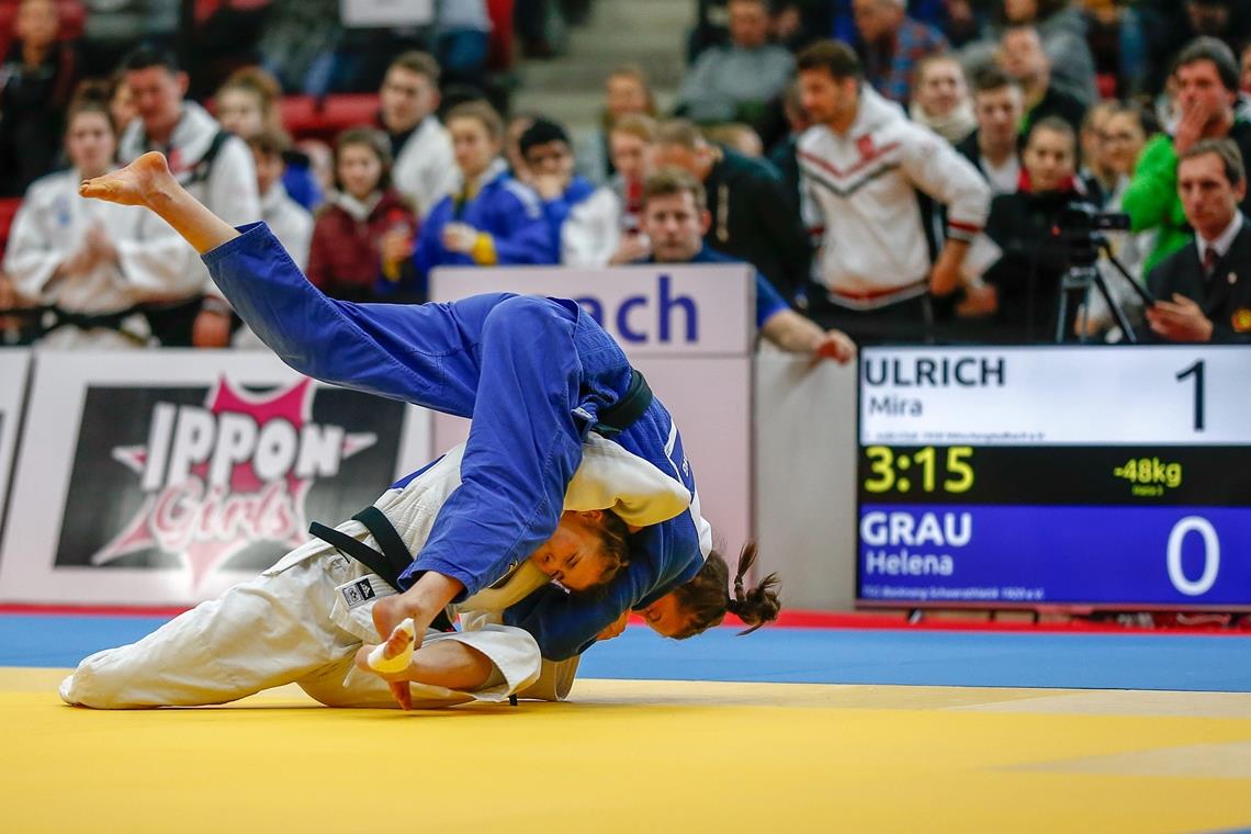 Bei den nationalen Titelkämpfen 2019 hatte Helena Grau (blauer Anzug) nur gegen Mira Ulrich das Nachsehen und wurde Dritte, am Samstag könnte es erneut zu einem Duell kommen. Foto: A. Becher