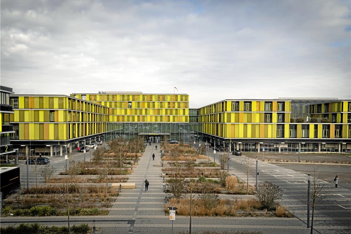 Bei den nicht-dringlichen Operationen kann es morgen an beiden Klinikstandorten zu Absagen kommen. Archivfoto: Alexander Becher 