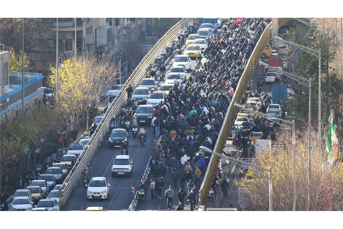 Bei den Protesten im Iran kommt es zunehmend zu Gewalt. (Archivbild)