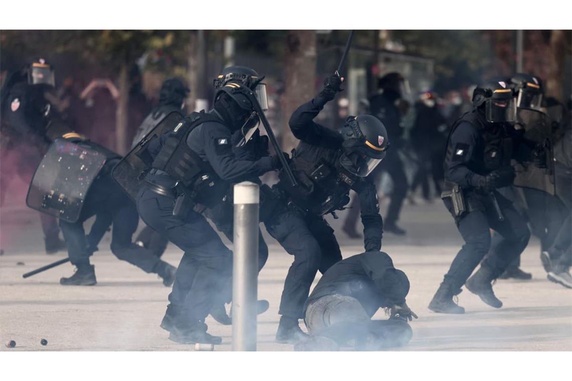 Bei den Protesten in Frankreich ging die Polizei teils gewaltvoll gegen die Demonstranten vor.