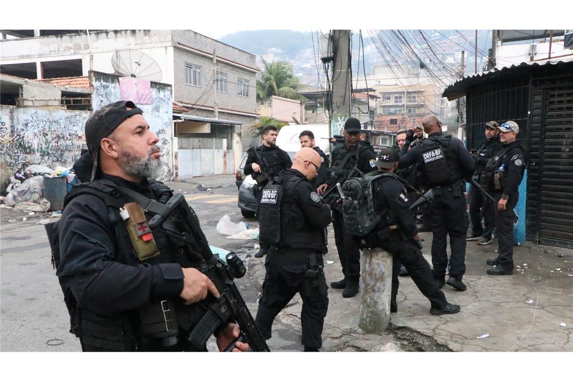 Bei den robusten Einsätzen der brasilianischen Polizei in den Elendsvierteln des Landes kommen immer wieder zahlreiche Menschen ums Leben.