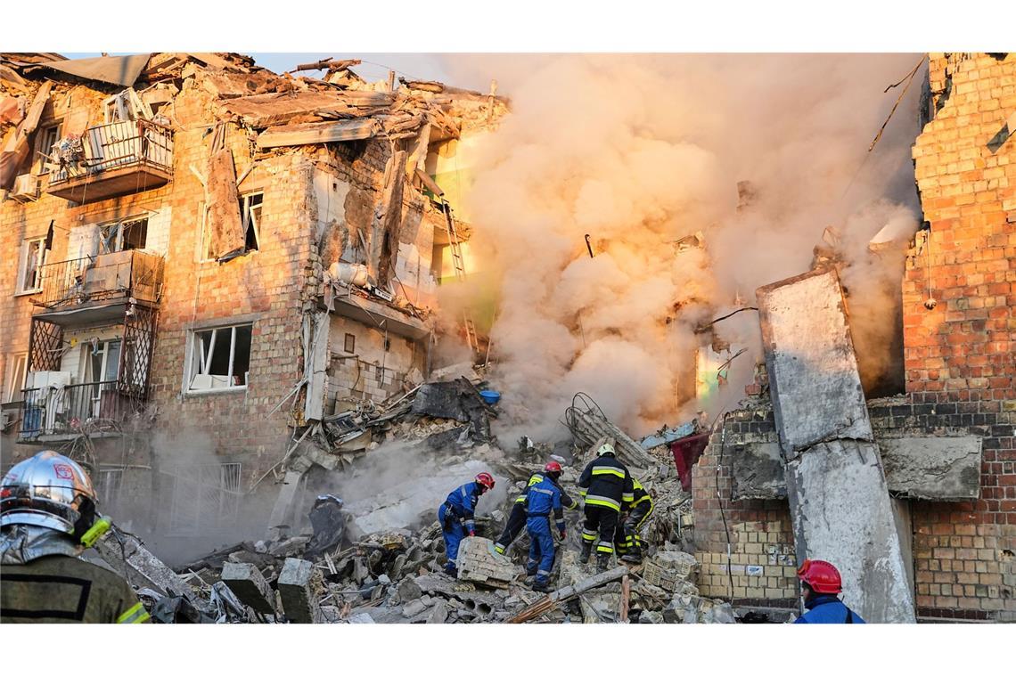 Bei den russischen Angriffen kommt es teils zu massiven Schäden.