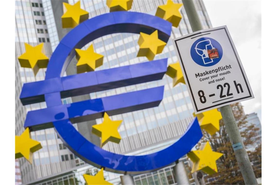 Bei den Zinsen hat die EZB wenig Spielraum. Der Leitzins im Euroraum liegt seit viereinhalb Jahren auf dem Rekordtief von null Prozent. Foto: Andreas Arnold/dpa