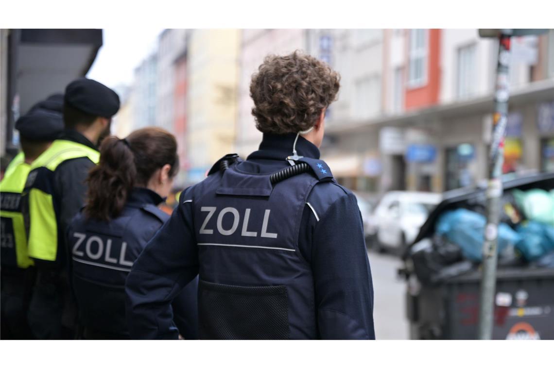 Bei der Aktion ging es unter anderem um mögliche Schwarzarbeit und unversteuerte Tabakprodukte.