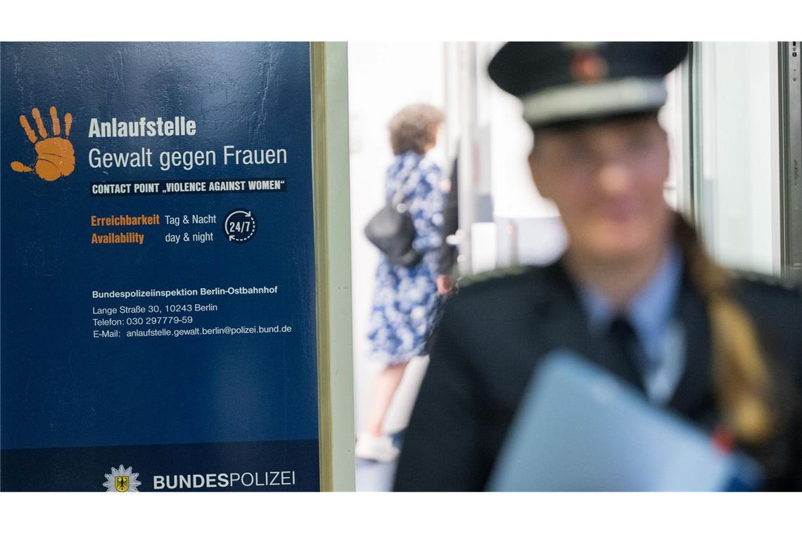 Bei der Anlaufstelle am Berliner Ostbahnhof sollen Frauen, die Opfer von Gewalt geworden sind, Beratung und Unterstützung erhalten können - in einer besonders vertrauenerweckenden Atmosphäre. (Archivfoto)