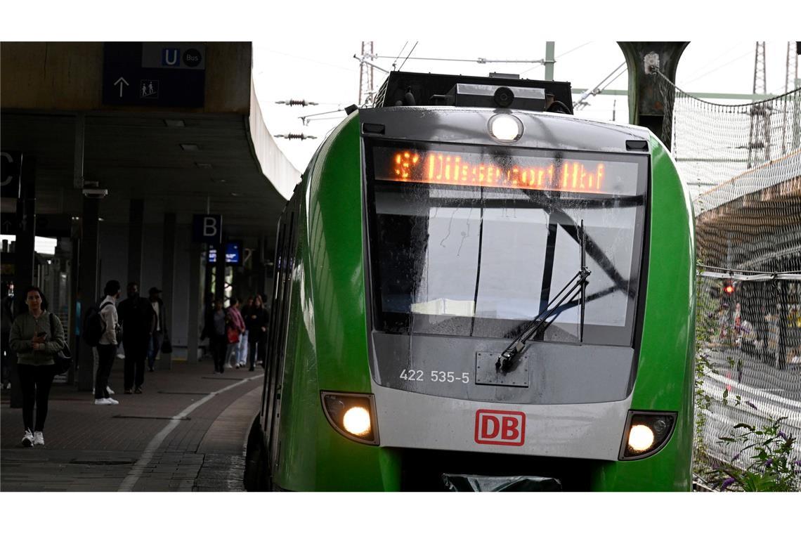Bahnverkehr in NRW fließt - neuer Tatort in Sachsen-Anhalt Bei der Bahn hat es innerhalb von zwei Tagen einen dritten mutmaßlich vorsätzlich verursachten Kabelbrand gegeben.