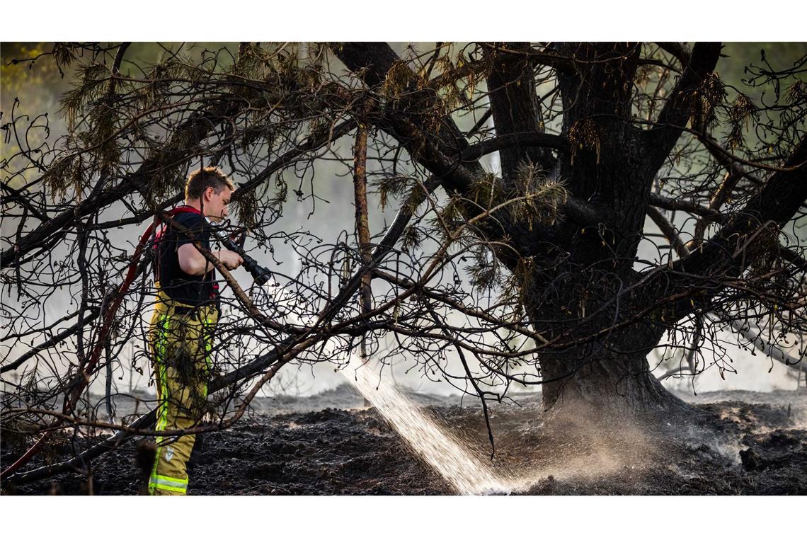 Bei der Brandbekämpfung in den Niederlanden kamen Feuerwehrleute aus mehreren Ländern zum Einsatz.