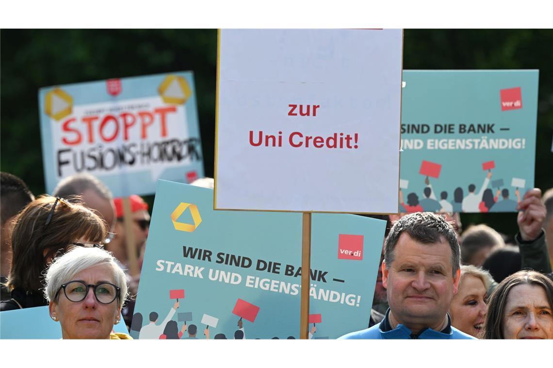 Bei der Commerzbank-Hauptversammlung könnte es erneut Proteste gegen die Unicredit geben. (Archivbild)