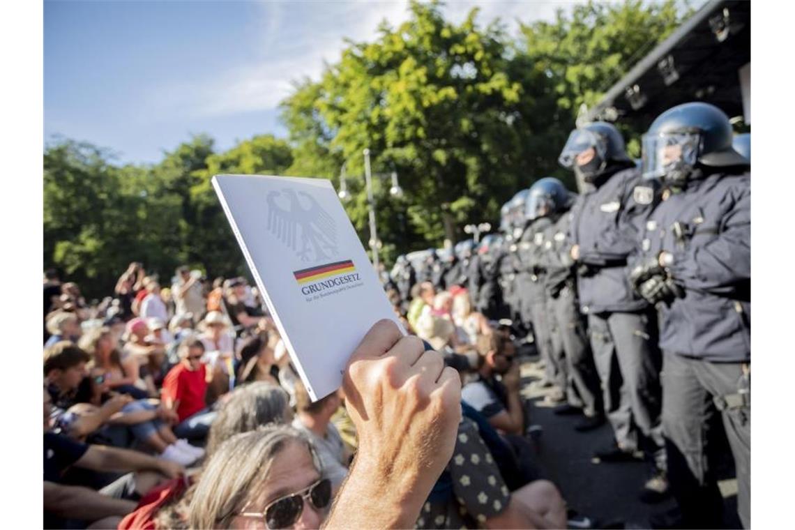Bei der Demonstration in Berlin gab es massenhafte Verstöße gegen die Corona-Auflagen. Foto: Christoph Soeder/dpa