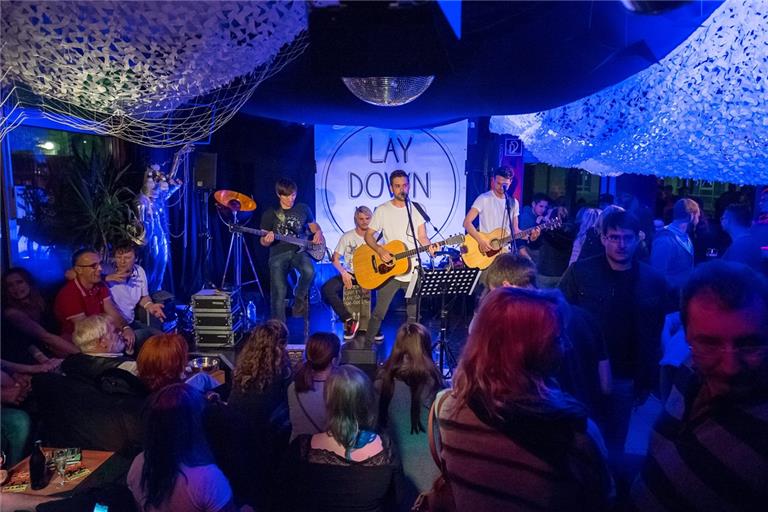 Bei der dritten Live-Nacht war überall gute Stimmung, etwa im Wohnzimmer. Foto: Alexander Becher 