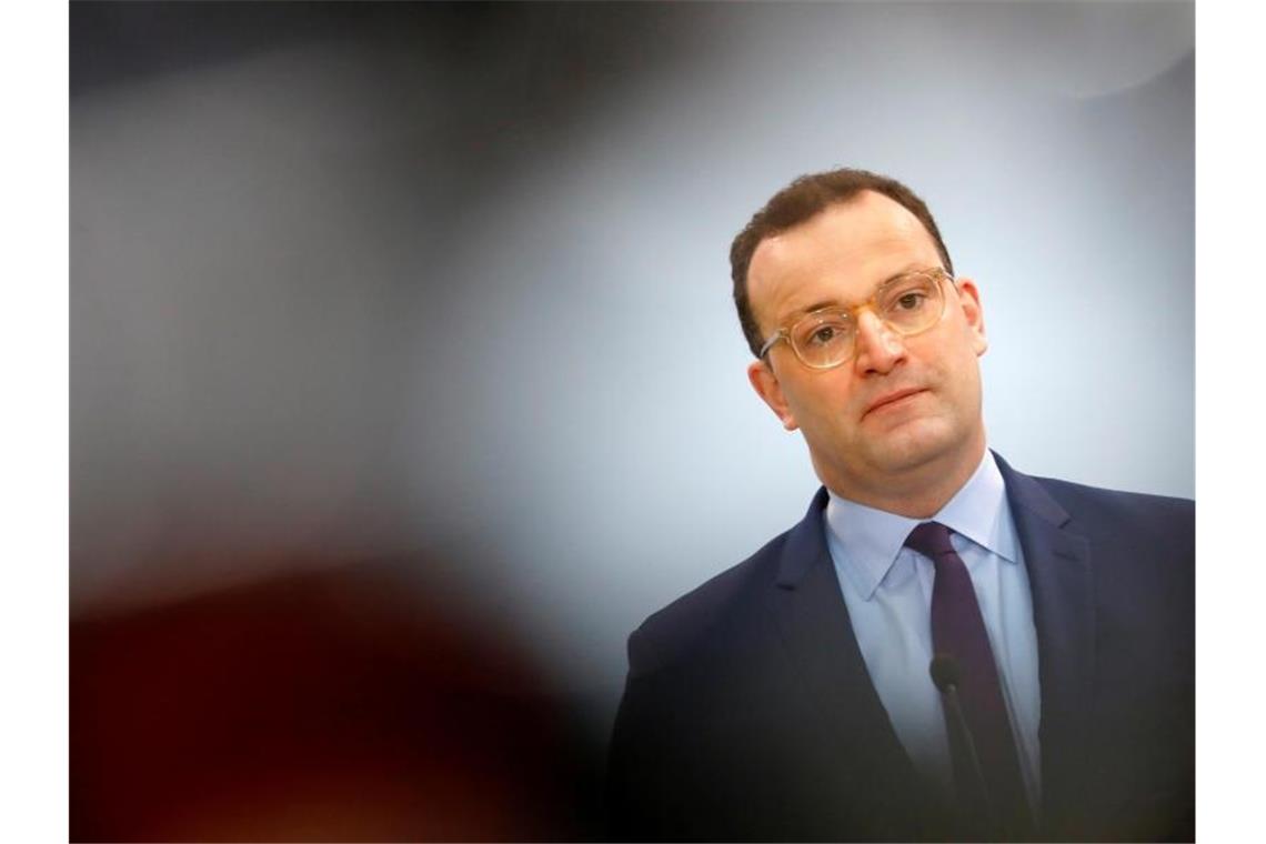 Spahn mahnt zu ruhigem Silvester Bei der Eindämmung der Pandemie sei Deutschland „bei weitem noch nicht da, wo wir hin müssen“, sagt Bundesgesundheitsminister Jens Spahn. Foto: Michele Tantussi/Reuters/Pool/dpa