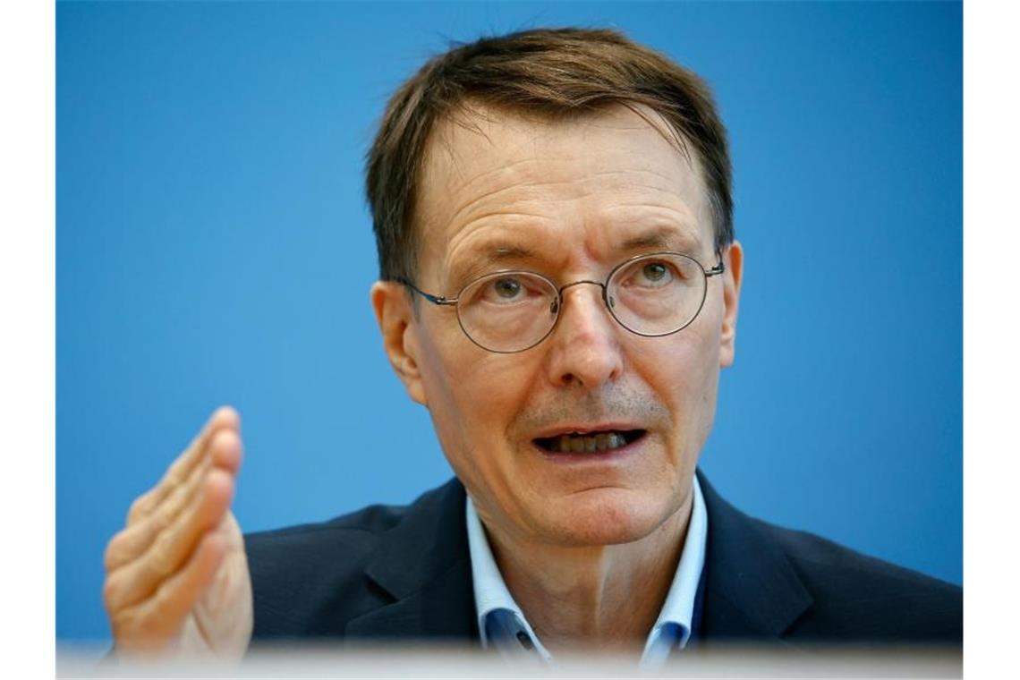 Lauterbach: Corona-Lage wieder kritisch „Bei der Entwicklung der Fallzahlen erwarte ich zahlreiche Hotspots in vielen Bundesländern“: Bundesgesundheitsminister Karl Lauterbach. Foto: Carsten Koall/dpa
