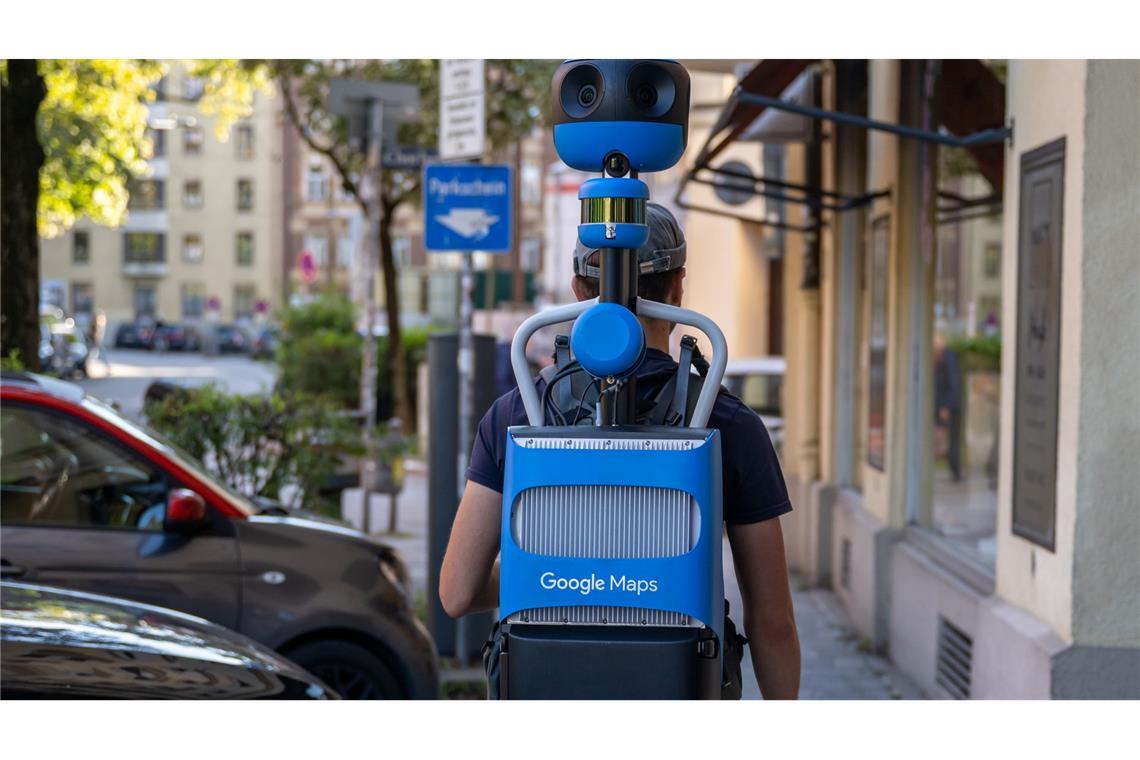 Vom Schreibtisch in die Hosentasche: 20 Jahre Google Maps Bei der Erfassung der Daten und Bilder für Google Maps hat Google nicht nur auf Kameraautos und Fußgänger gesetzt, sondern auch auf Schneemobile, Boote, Schafe, Kamele und sogar Pfadfindergruppen.