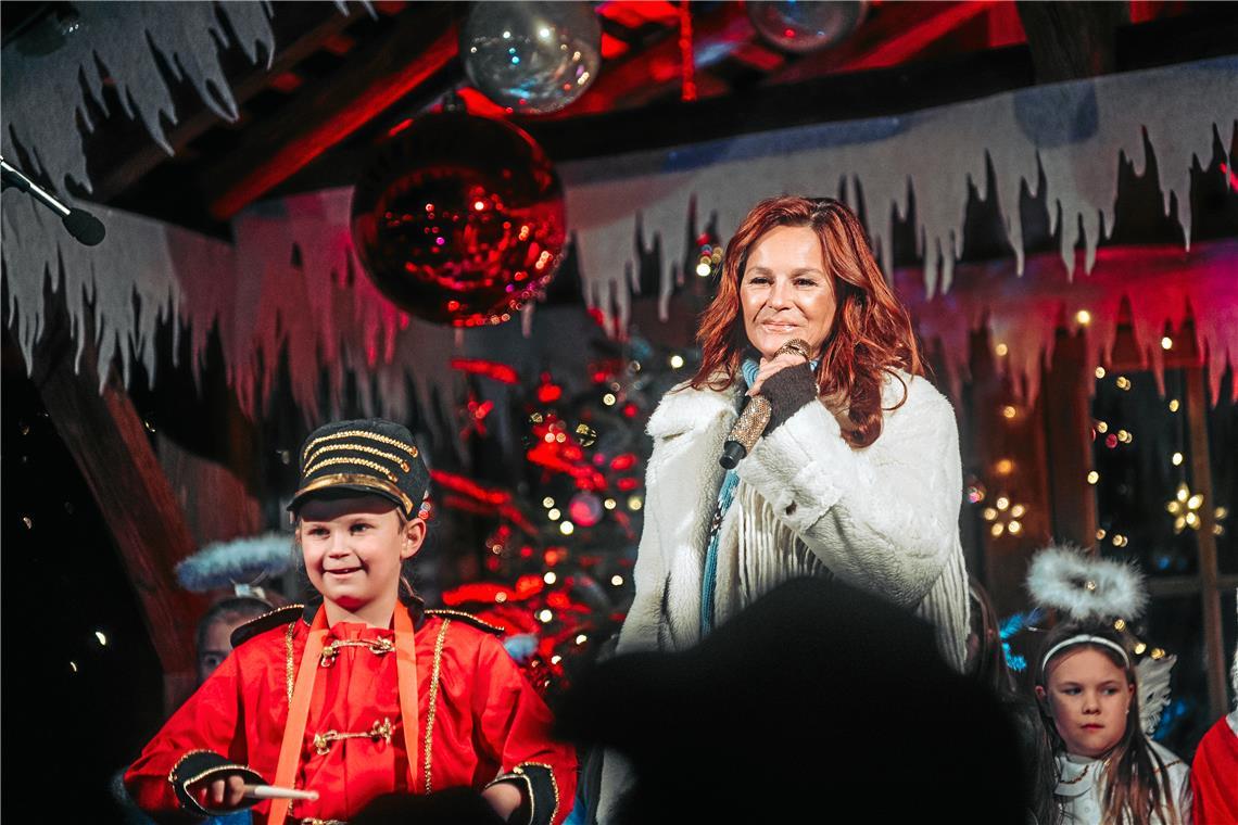 Bei der Eröffnung mit dem Engelchor am Mittwochabend ist Andrea Berg angeschlage...