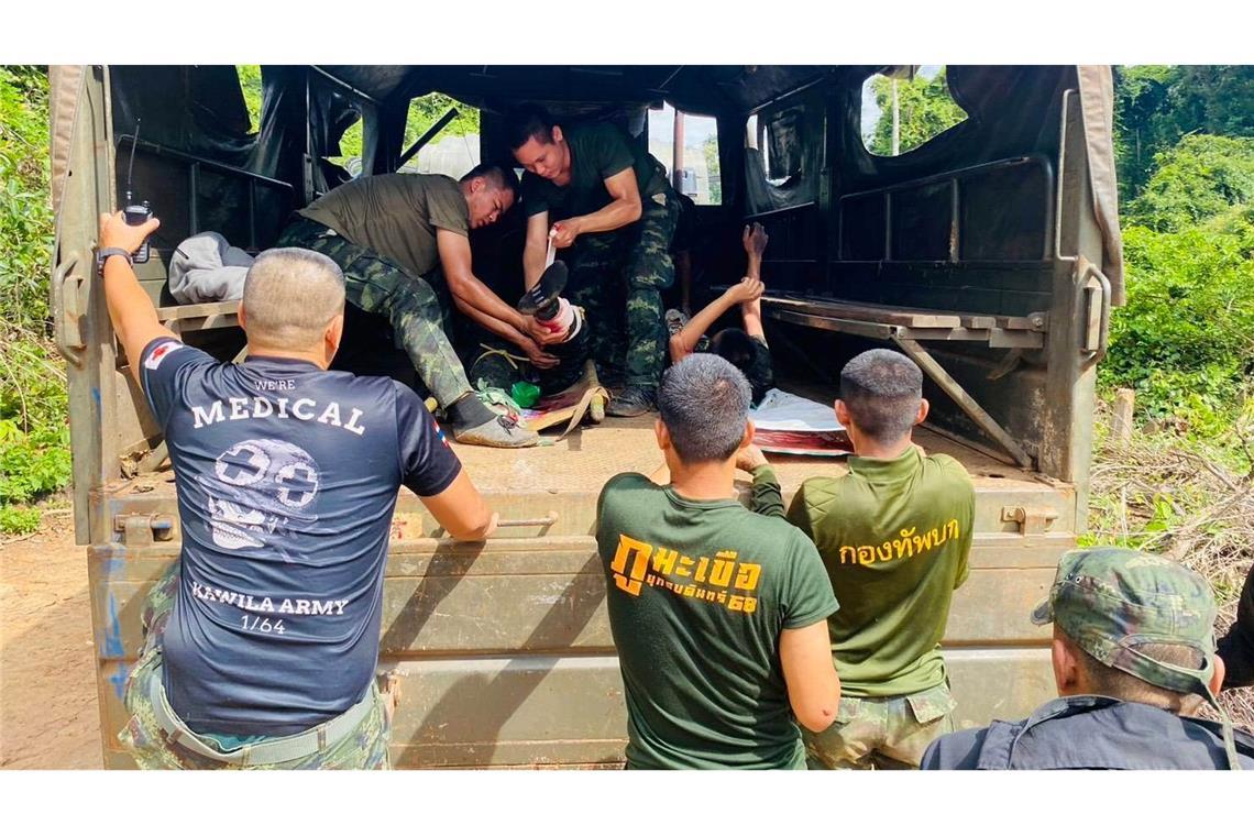 Bei der Explosion einer Landmine wurden vier thailändische Soldaten verletzt.