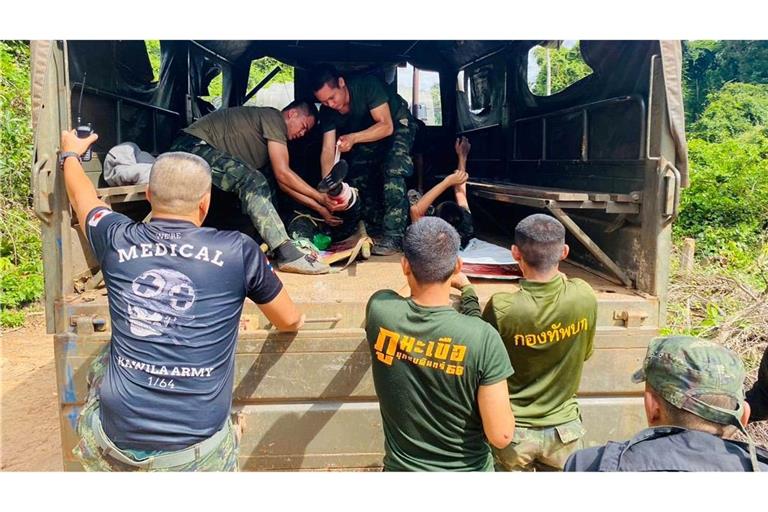 Bei der Explosion einer Landmine wurden vier thailändische Soldaten verletzt.