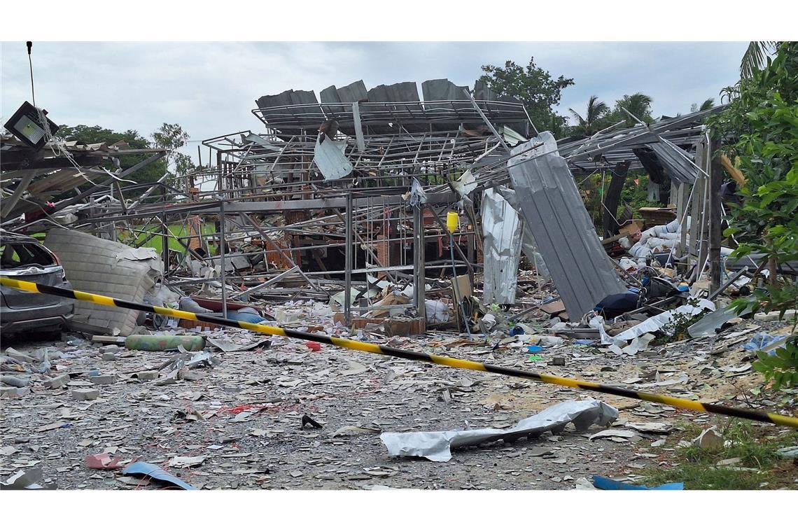 Neun Tote bei Explosion thailändischer Feuerwerksfabrik Bei der Explosion gab es mindestens neun Tote.