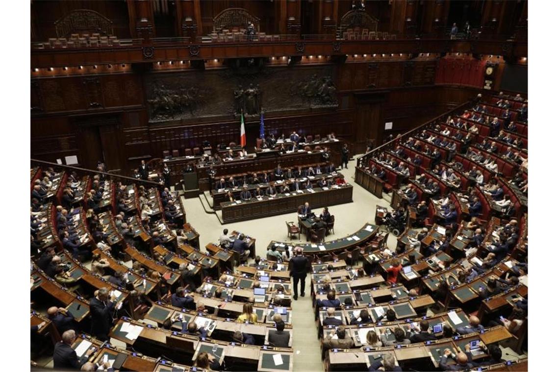 Bei der ganztägigen Sitzung im Abgeordnetenhaus in Rom sprach sich das Kabinett für Giuseppe Conte aus. Foto: Gregorio Borgia/AP