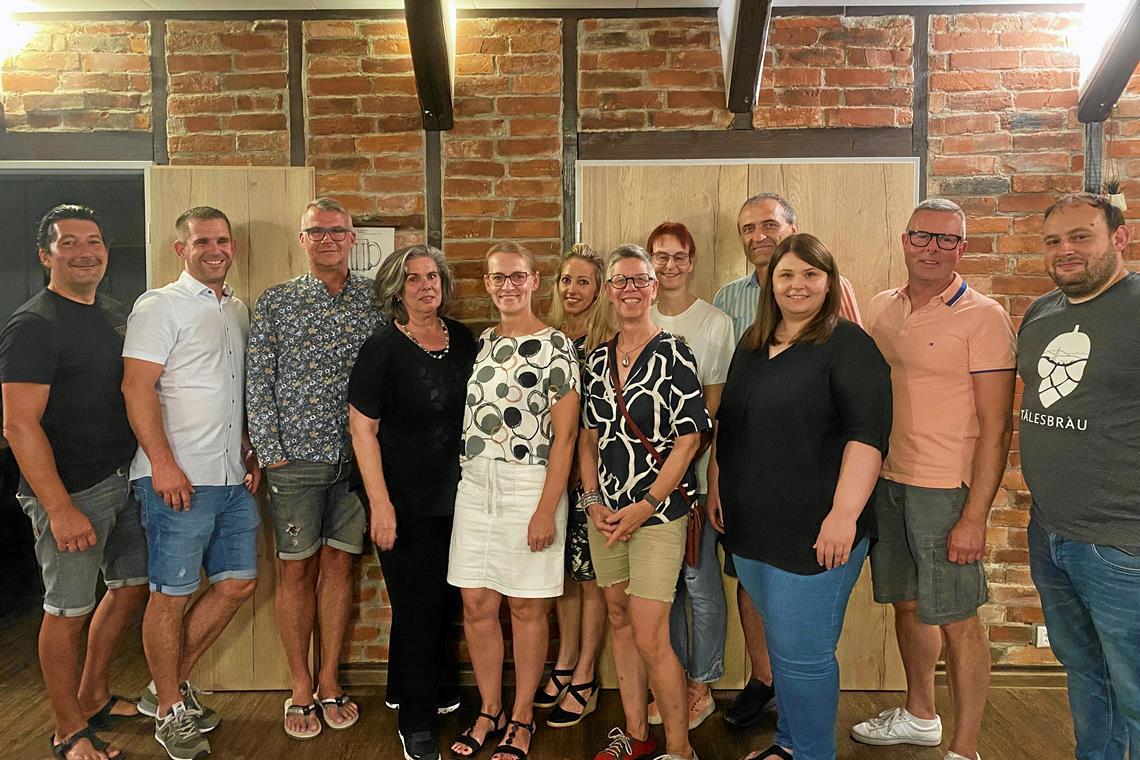 Weissach hat einen neuen Gewerbeverein Bei der Gründungsveranstaltung des Vereins vor Ort: Timo Hirzel (von links), Johannes Sandel, Steffen Ewert, Sylvia Sies, Helene Holzwart, Krisztina Mieszkalski, Silke Müller-Zimmermann, Claudia Müller, Frank Müller, Jessica Huber, Oliver Bock und Andreas Huber. Foto: privat
