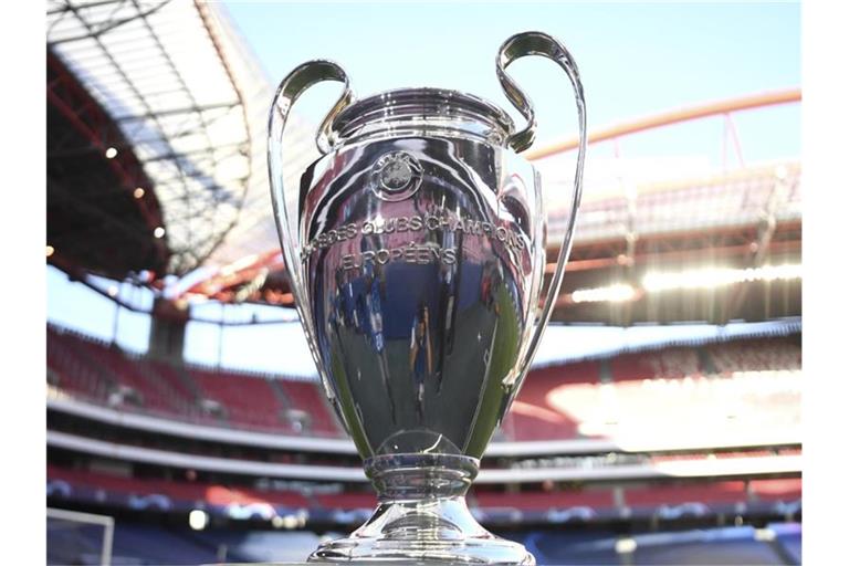 Bei der Gruppen-Auslosung der Champions League hoffen die deutschen Clubs auf Losglück. Foto: David Ramos/POOL GETTY/AP/dpa