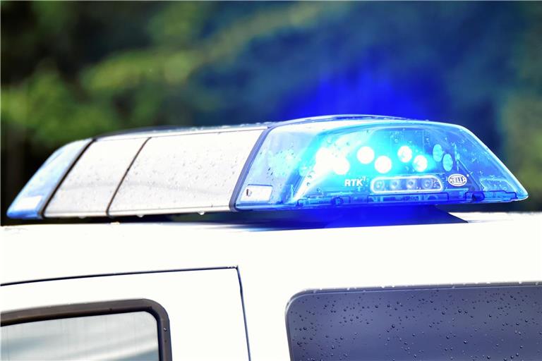 Bei der Kollision wurden beide Autos, die am Unfall beteiligt waren, beschädigt. Symbolfoto: Tobias Sellmaier 