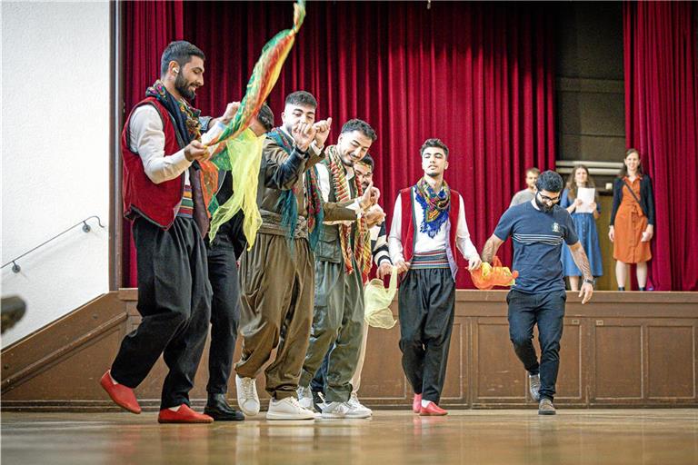 Bei der letzten Veranstaltung der Interkulturellen Woche „Tanz mit uns um die Welt“ präsentierten am gestrigen Sonntag einige Backnanger Tanzgruppen Tänze aus ihrer Heimat. Foto: Alexander Becher