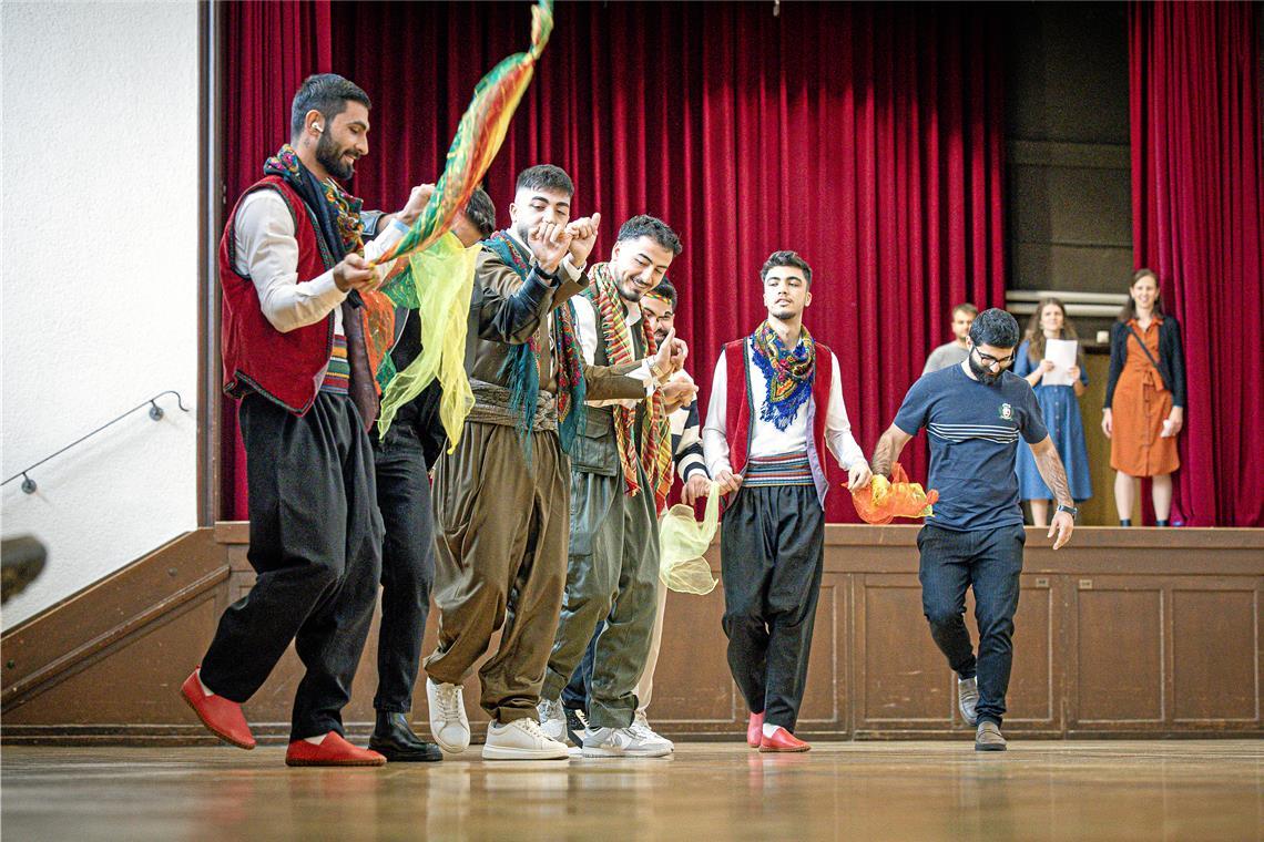 Bei der letzten Veranstaltung der Interkulturellen Woche „Tanz mit uns um die Welt“ präsentierten am gestrigen Sonntag einige Backnanger Tanzgruppen Tänze aus ihrer Heimat. Foto: Alexander Becher