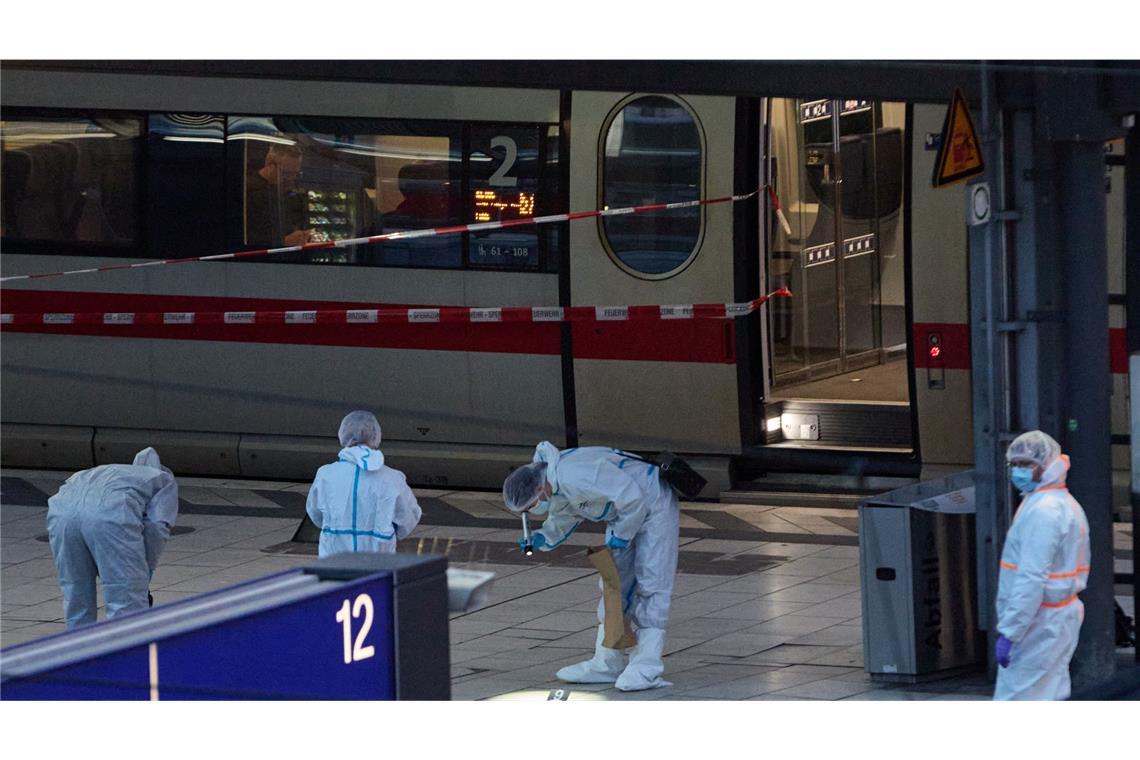 Die meisten Messerattacken-Opfer haben Klinik verlassen Bei der Messerattacke wurden am Freitagabend elf Menschen schwer und sieben weitere leicht verletzt.