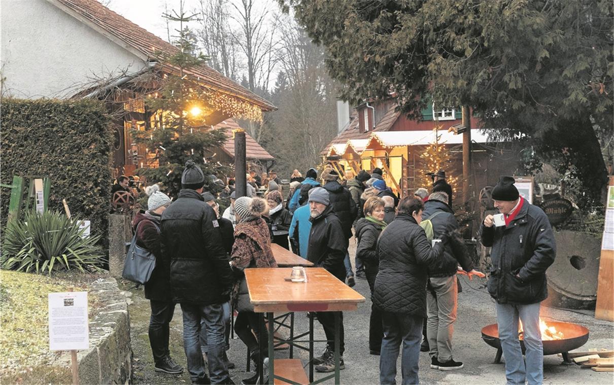 Bei der Mühlenweihnacht in Kirchenkirnberg konnten es sich die Besucher gut gehen lassen und entspannen, Kinder das Gelände genussvoll erkunden. Foto: J. Fiedler