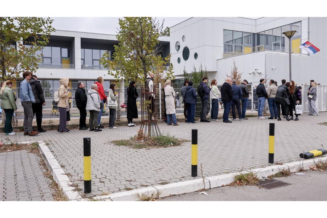 Bei der Parlamentswahl&nbsp; in Serbien war die Wahlbeteiligung so hoch wie seit 30 Jahren nicht mehr.