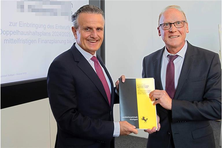 Bei der Präsentation des laufenden Haushalts zeigten OB Nopper und Bürgermeister Fuhrmann (rechts) freundliche Mienen. Inzwischen ist die Lage ernst.