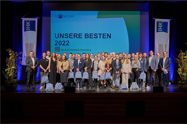Bei der Preisverleihung in der Barbara-Künkelin-Halle in Schorndorf: Über 1500 Azubis aus Betrieben im Kreis haben dieses Jahr ihre IHK-Prüfung erfolgreich abgeschlossen. Foto: IHK
