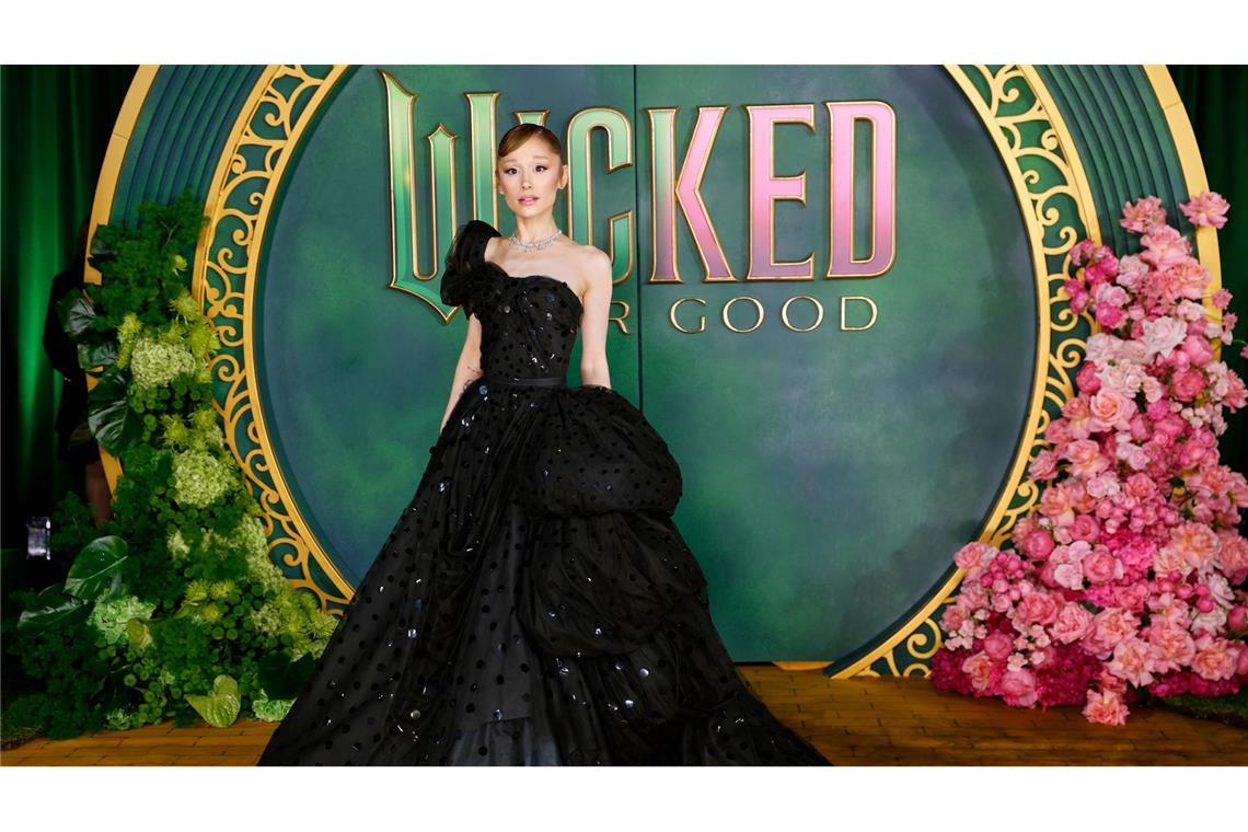 Bei der Premiere in Singapur erlebt Ariana Grande einen Schreckmoment.(Archivbild)