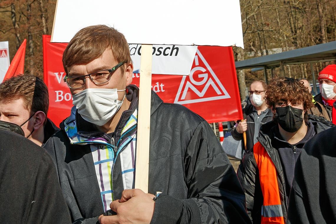 Bei der Protestkundgebung beim Bosch-Standort in Murrhardt im März haben die Mitarbeiterinnen und Mitarbeiter sowie Auszubildenden noch gehofft, die Verlagerung der Rexroth-Montage nach Osteuropa vielleicht abwenden zu können. Foto: Jörg Fiedler