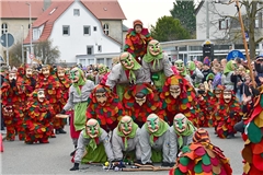 Bei der Pyramide der Rechaspitzer türmten sich im vergangenen Jahr die Reichenberger Burghexen – und nicht die Kosten. Archivfoto: Tobias Sellmaier