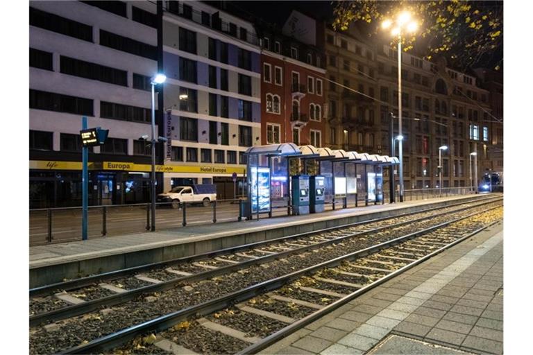 Bei der Schlichtungsstelle für den öffentlichen Personenverkehr (SÖP) sind in diesem Jahr so viele Beschwerden von Verbrauchern und Verbraucherinnen eingegangen wie noch nie zuvor. Foto: Silas Stein/dpa