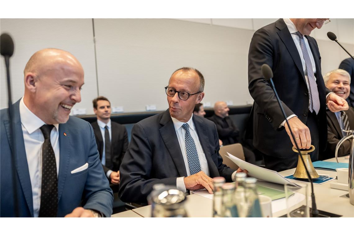 Bei der Sitzung der Unionsfraktion im Bundestag geht es auch um die Irritationen, die Außenminister Johann Wadephul (CDU) mit Äußerungen in Damaskus über die Rückkehr von Syrern in ihre Heimat ausgelöst hatte.