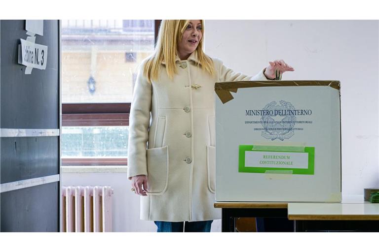 Bei der Stimmabgabe gab sich Ministerpräsidentin Giorgia Meloni noch zuversichtlich.