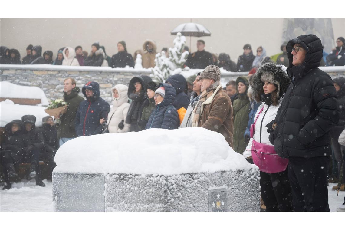 Bei der Trauerfeier für die Opfer des Infernos von Crans-Montana ruhte in der Schweiz für Minuten das öffentliche Leben.