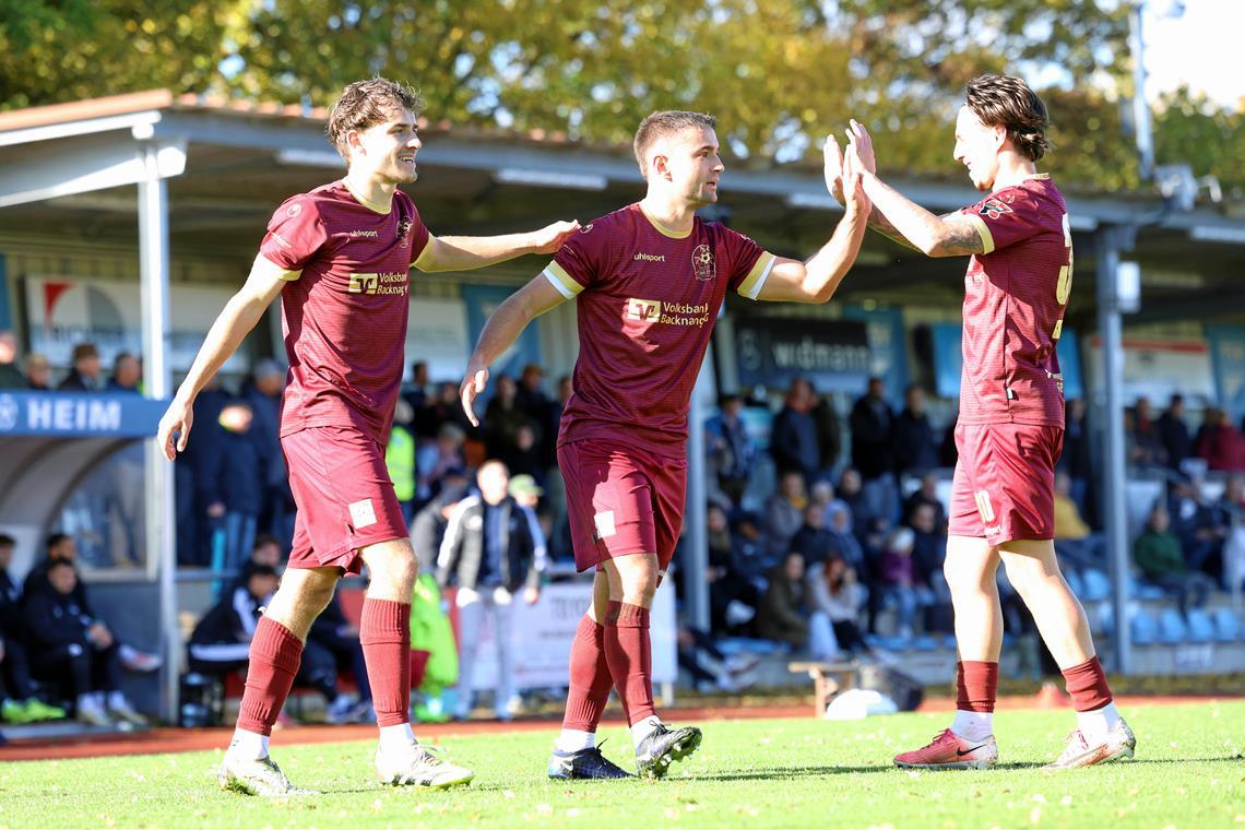 Bei der TSG läuft es derzeit: Lukas Hornek, Tim Pöhler und Giuliano Greco (von links) bejubeln das 2:0. Foto: Alexander Hornauer