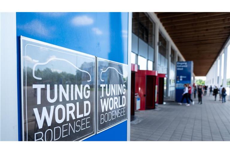 Bei der „Tuning World Bodensee 2026“ hat die Polizei etliche Verstöße verzeichnet.