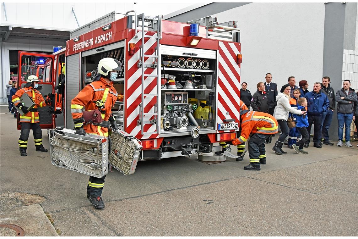 Bei der Übung sind Feuerwehren aus sieben verschiedenen Orten im Einsatz. Trotzd...