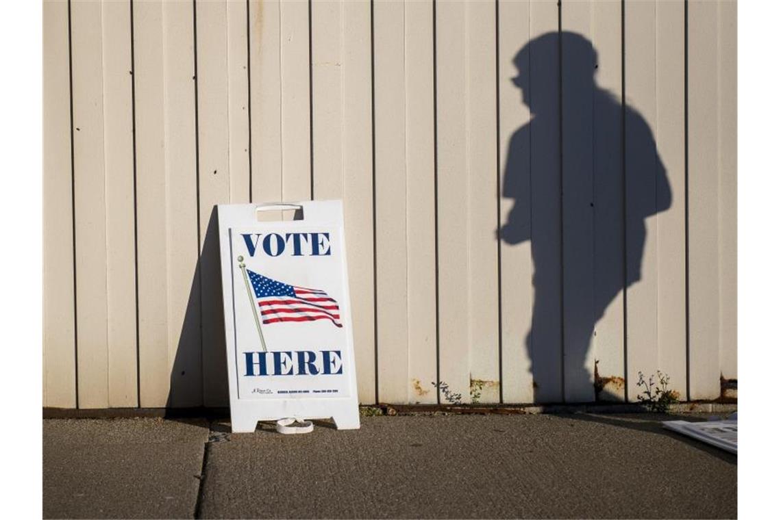 Bei der US-Präsidentschaftswahl kommt es zu einer ungewöhnlich hohen Wahlbeteiligung. Foto: Kaytie Boomer/The Bay City Times/AP/dpa
