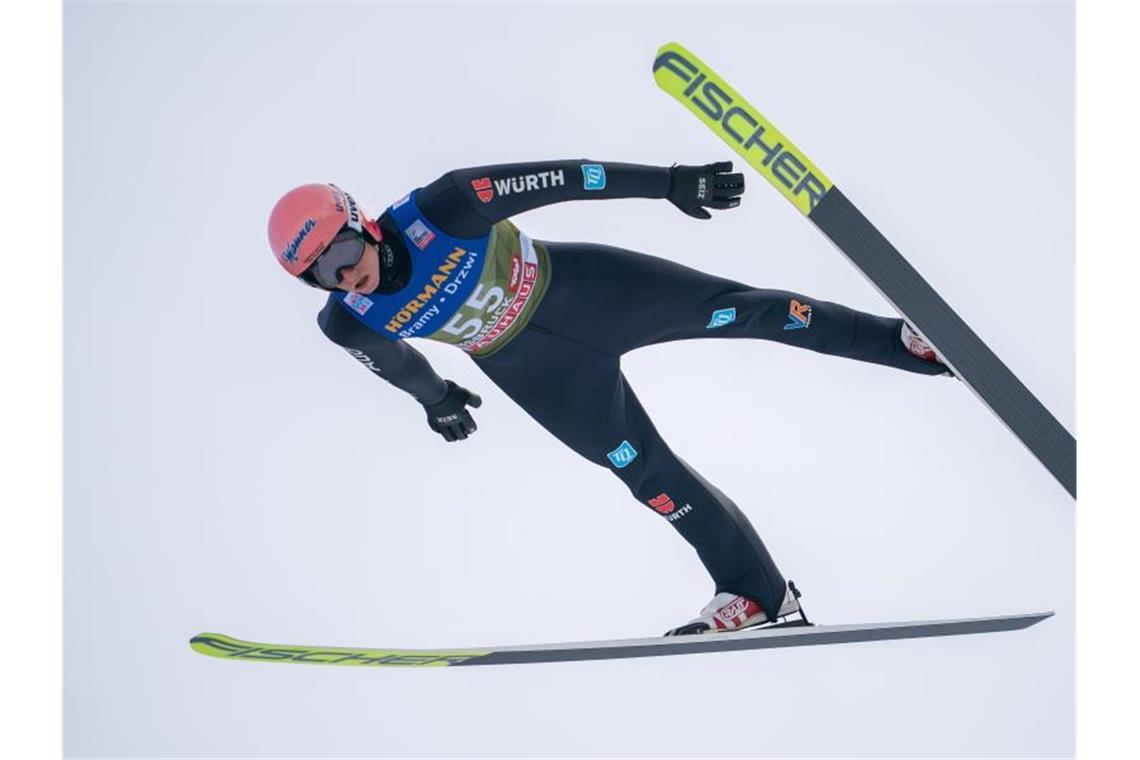Das bringt der Wintersport am Sonntag Bei der Vierschanzentournee will Karl Geiger im Kampf um die Gesamtwertung dabei bleiben. Foto: Georg Hochmuth/APA/dpa